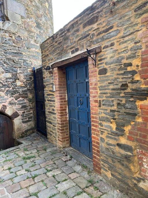 Le Saint Julien Au Coeur Du Centre Historique De Châteaugiron Exterior foto