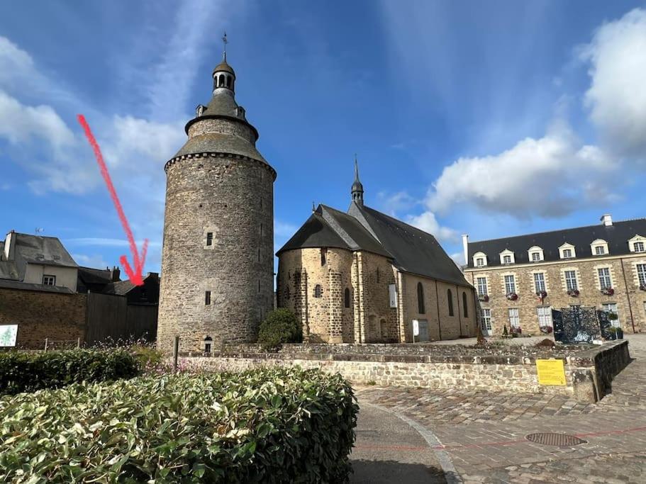 Le Saint Julien Au Coeur Du Centre Historique De Châteaugiron Exterior foto